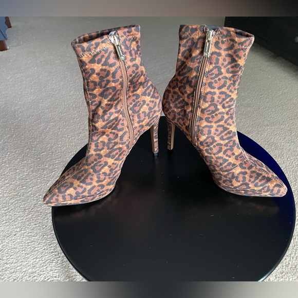 Jessica Simpson Women's Alliye Pointed Toe Stiletto Heeled
Ankle Booties - Picture 3 of 8